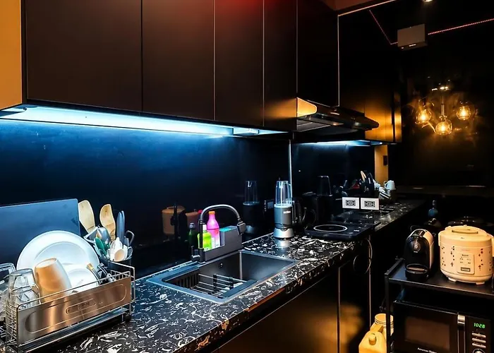 44sqm Modern Luxe View, Short Walk To Malls With 400mbps Wifi *